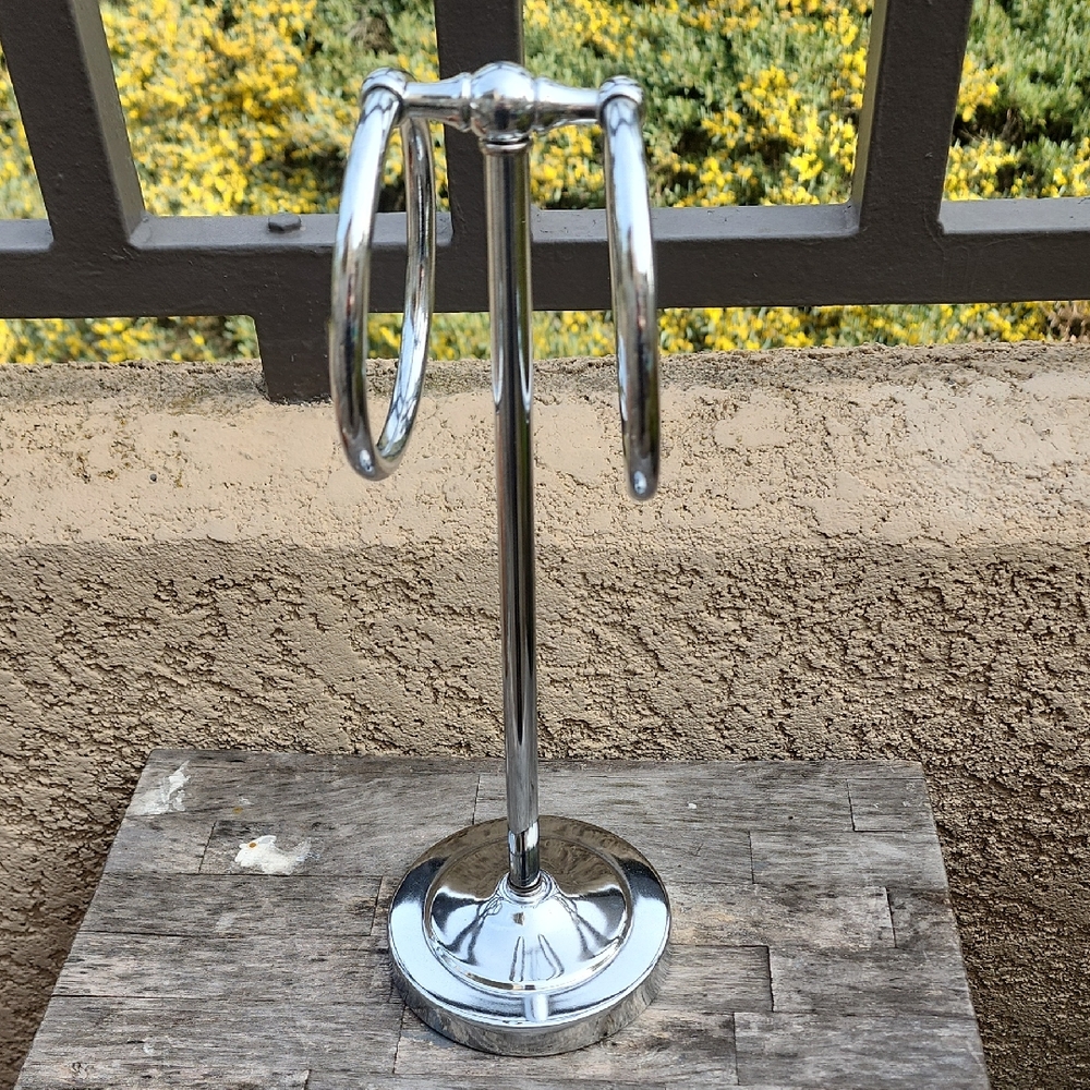 Source Unknown Silver Metal Hand Towel Rack